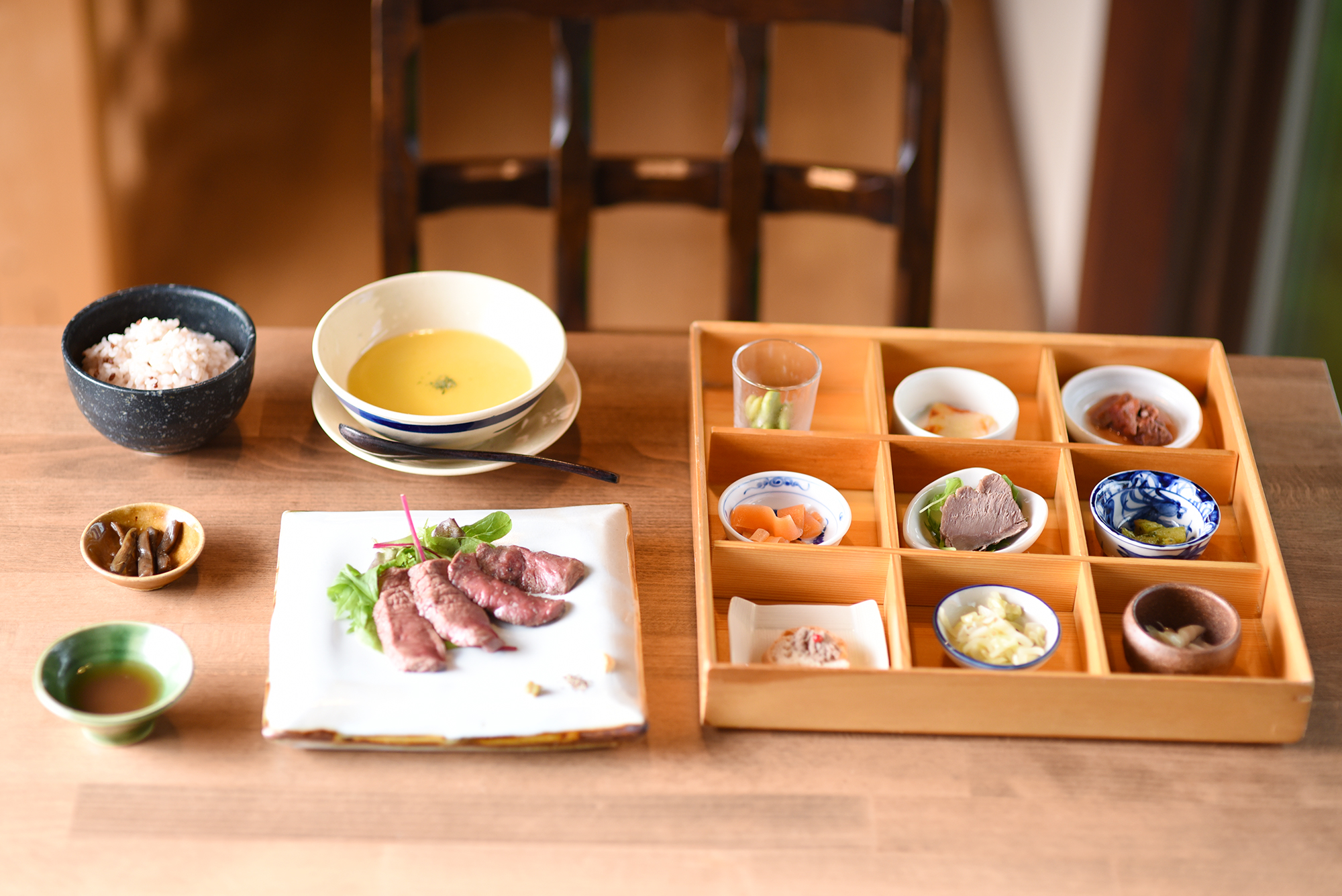 【ウェブ版HiTOKOTO】丹波のすてきなお店紹介・⿅⾁料理店「無⿅リゾート」